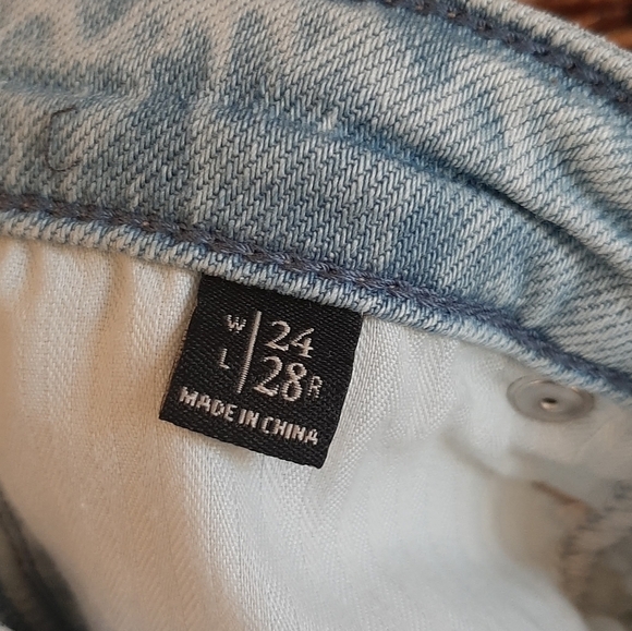 Abercrombie & Fitch 24 x 28 High Rise Distressed Light Wash Denim Skinny Jeans - Picture 9 of 16